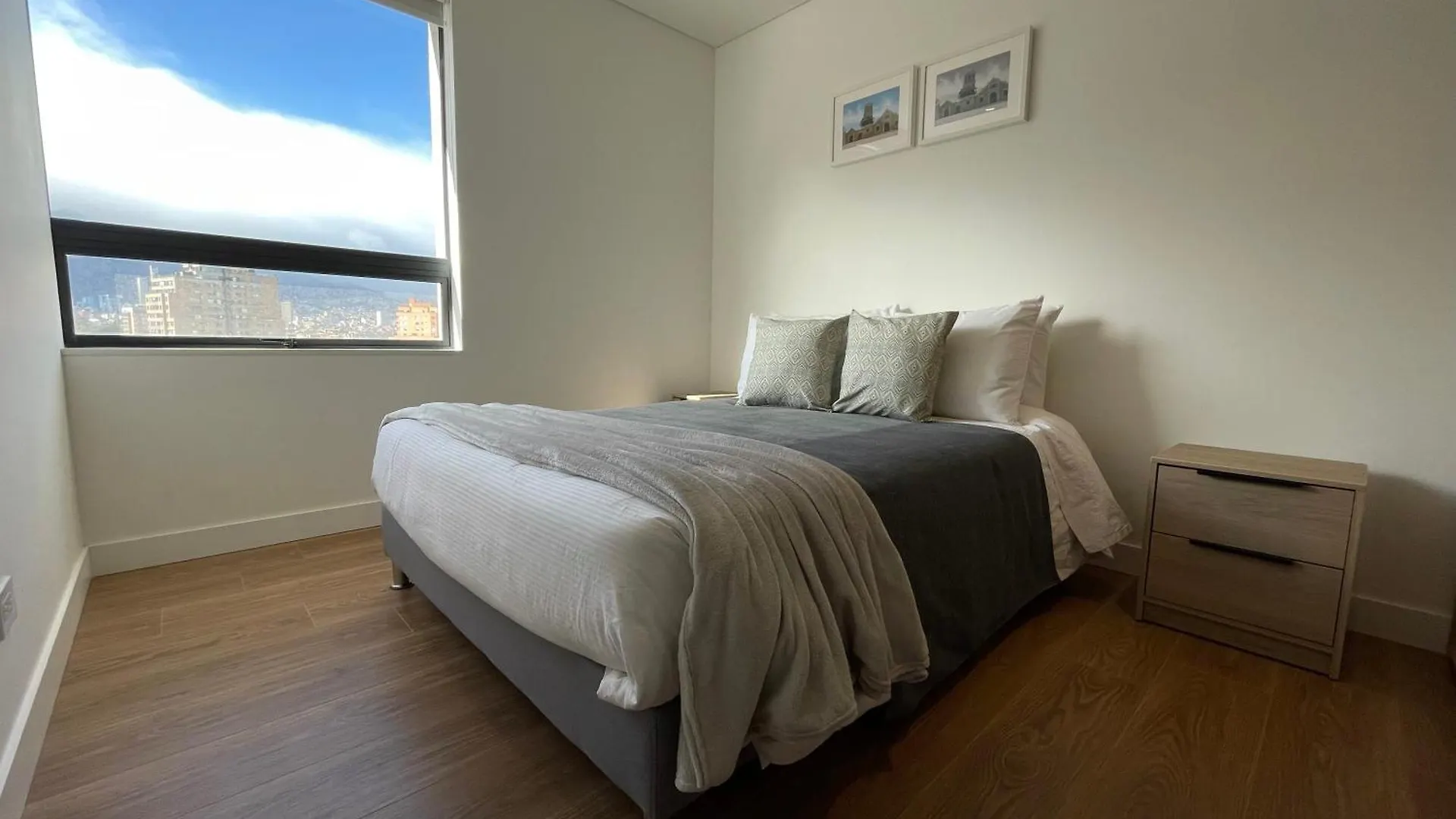 Spaceful Apartment Near Corferias Mountain View 3 Hab- 804A Bogotá