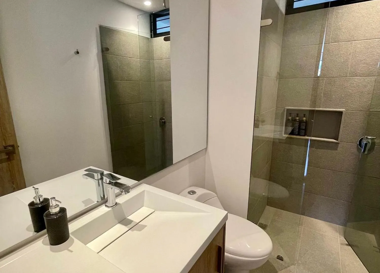 Spaceful Apartment Near Corferias Mountain View 3 Hab- 804A Bogotá