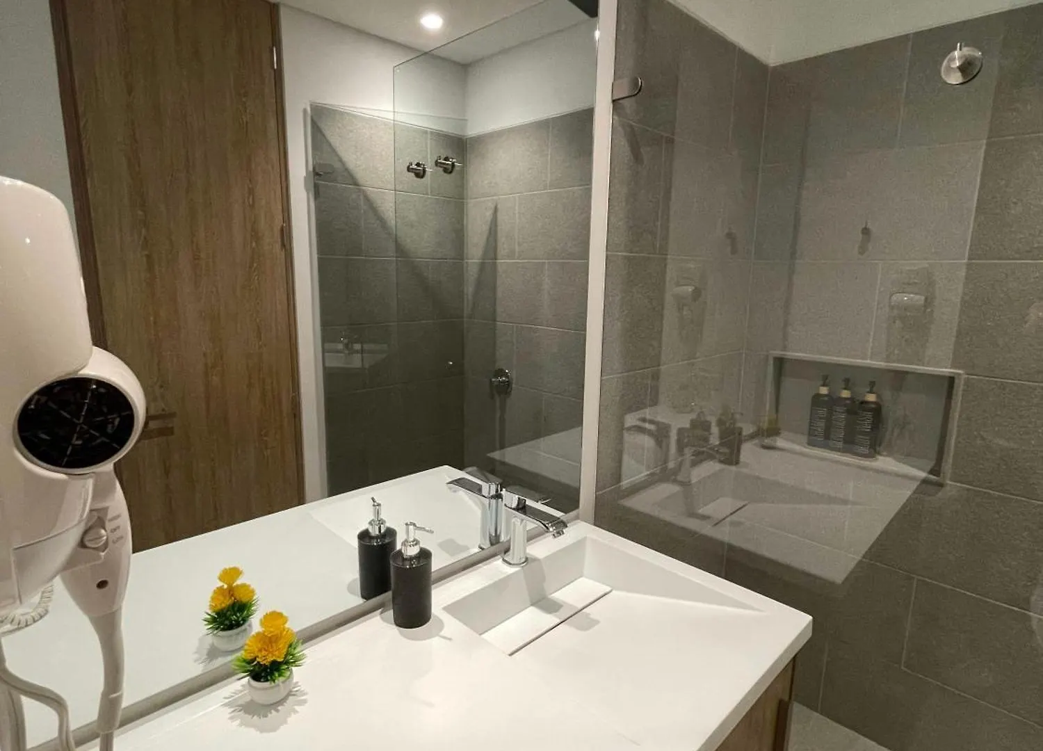 בוגוטה Spaceful Apartment Near Corferias Mountain View 3 Hab- 804A