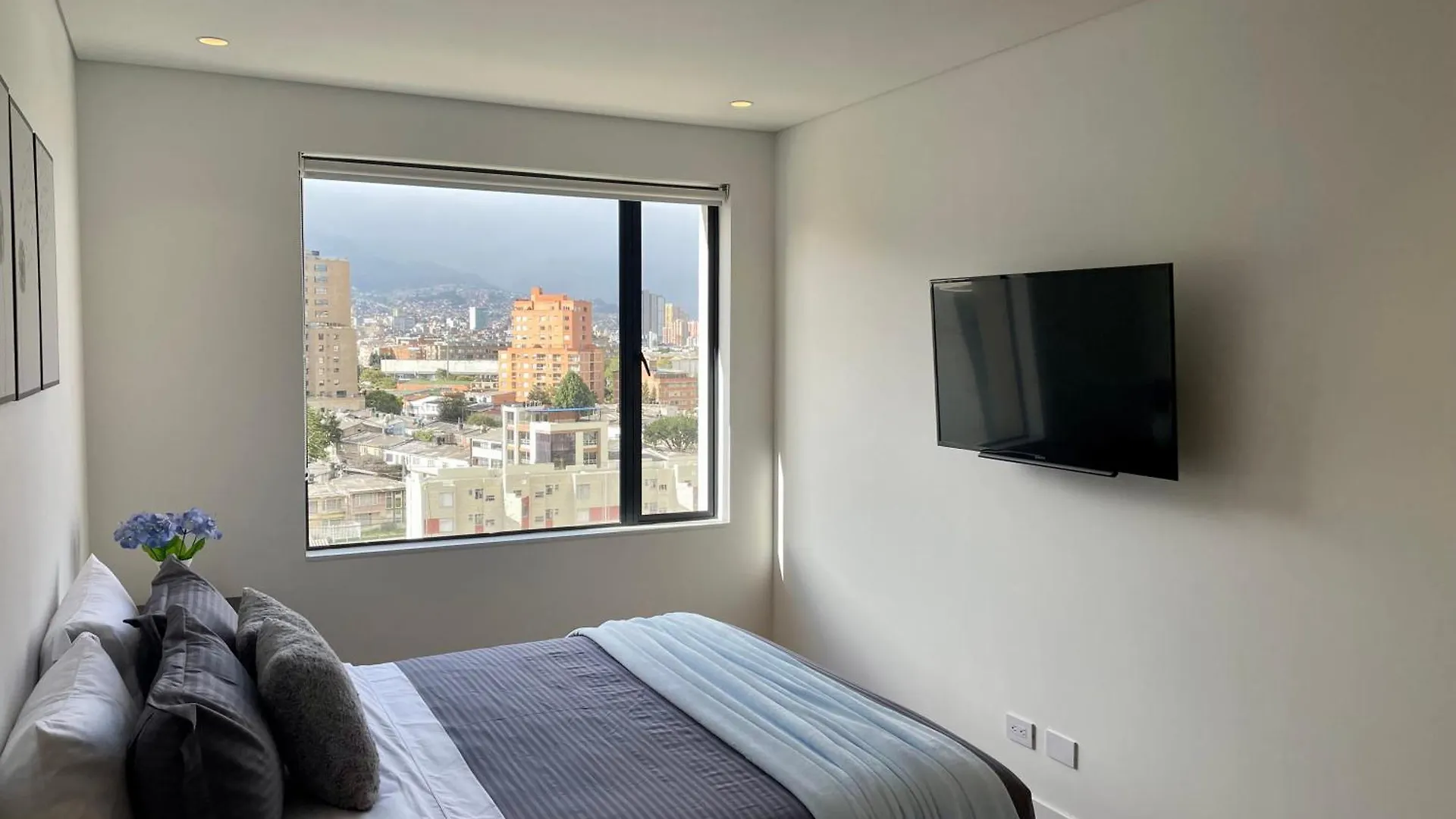 Spaceful Apartment Near Corferias Mountain View 3 Hab- 804A Bogotá 0*,